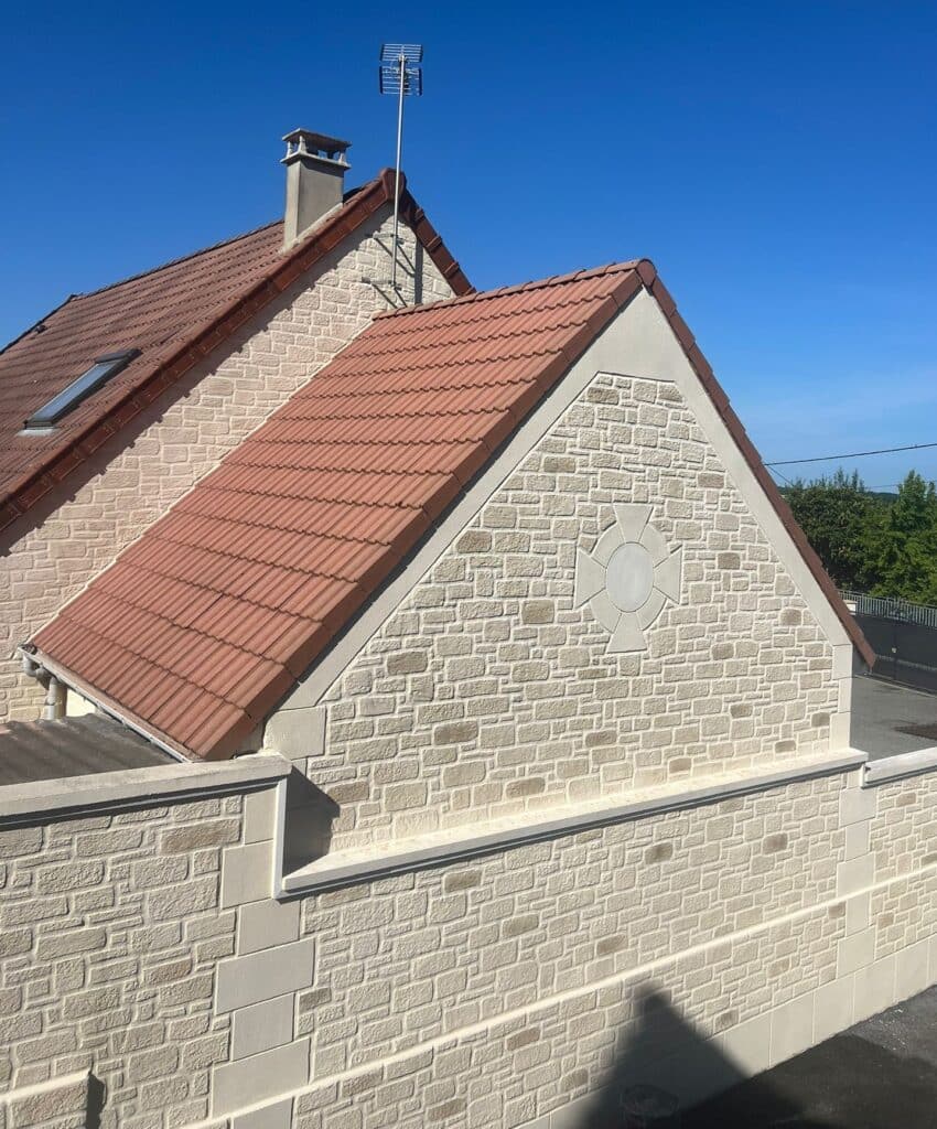 Rénovation de façade effet pierre à Compiègne