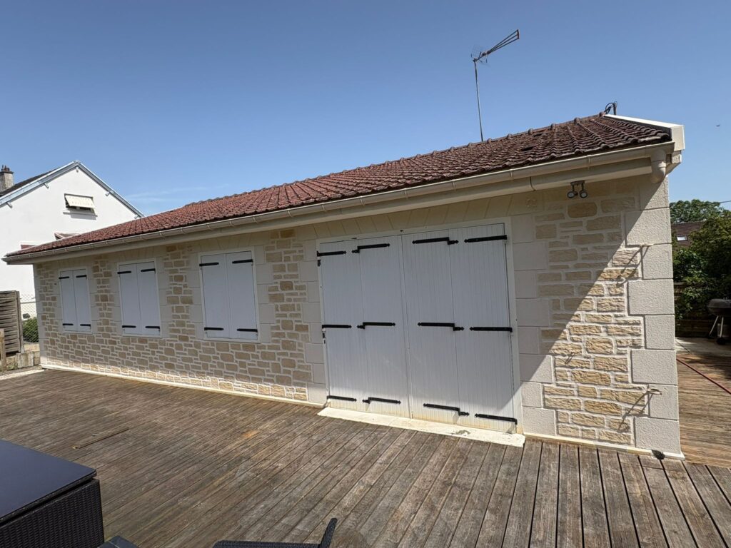 Rénovation de façade effet pierre à Compiègne - Photo 2