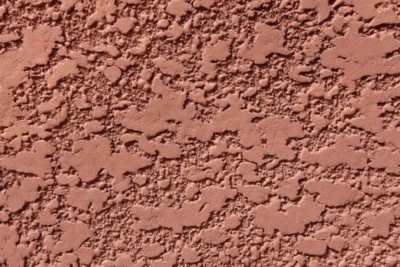 Enduit de façade à finition écrasée de teinte terracotta